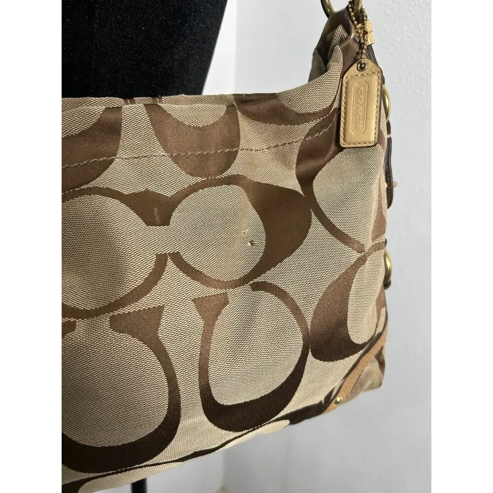 Coach Carly Hobo Beige Signature Canvas and Leather shoulder bag - Picture 4 of 10